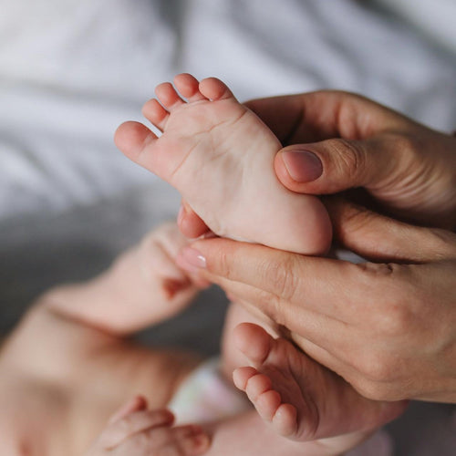 Quelle taille de pied fait un bébé à la naissance ?