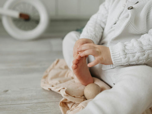 Est-ce qu'un bébé attrape froid par les pieds ?
