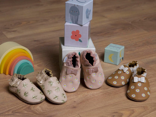Comment laver les chaussons en cuir de bébé facilement ?