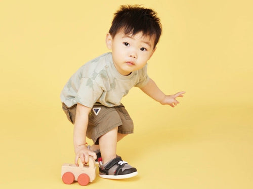Quelles chaussures choisir pour les premiers pas de bébé