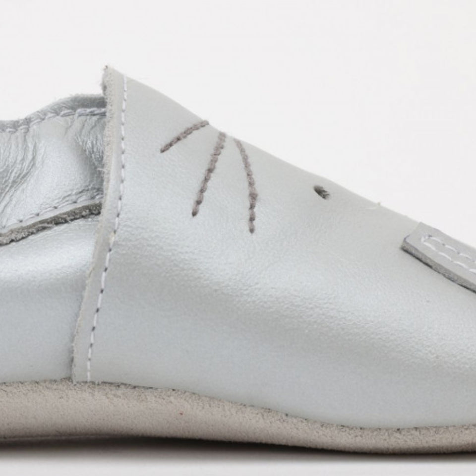Zapatitos Bobux conejo plata 