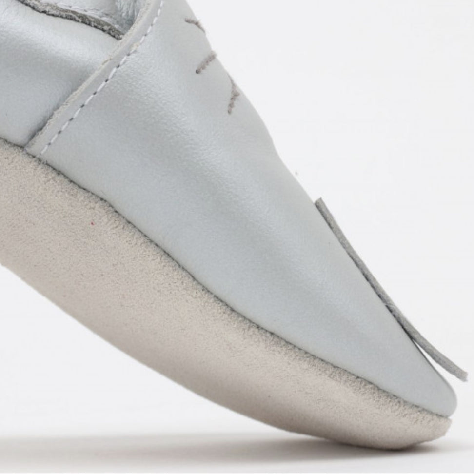 Zapatitos Bobux conejo plata 