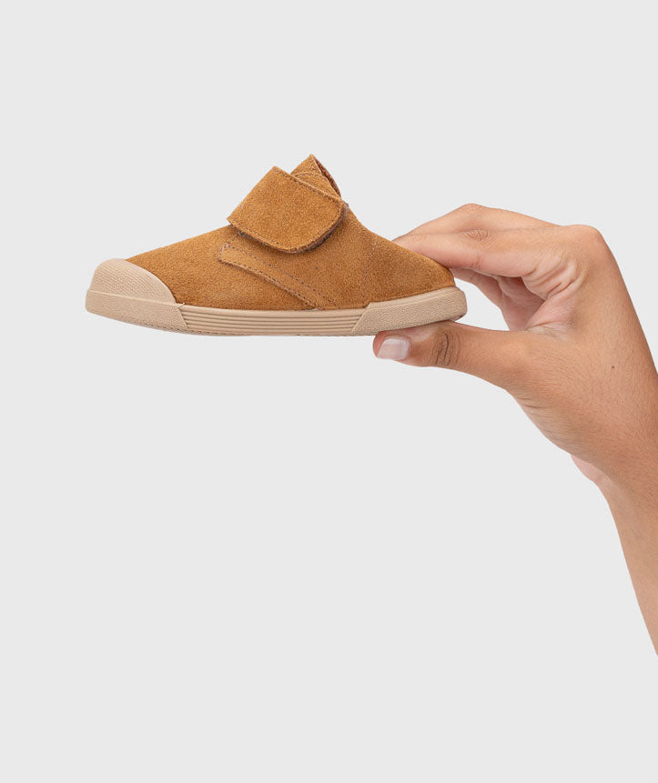 Igor Barefoot Tui Cognac