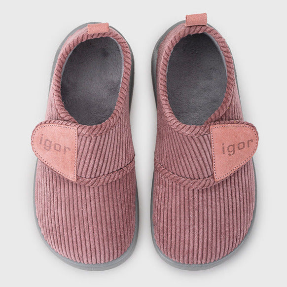 Igor Junior de pana rosa