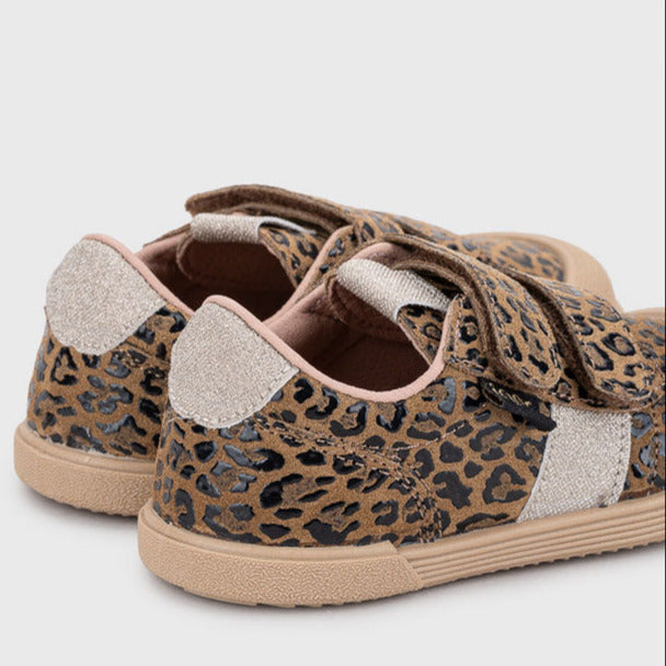 Igor Barefoot Tennis Leo Marron