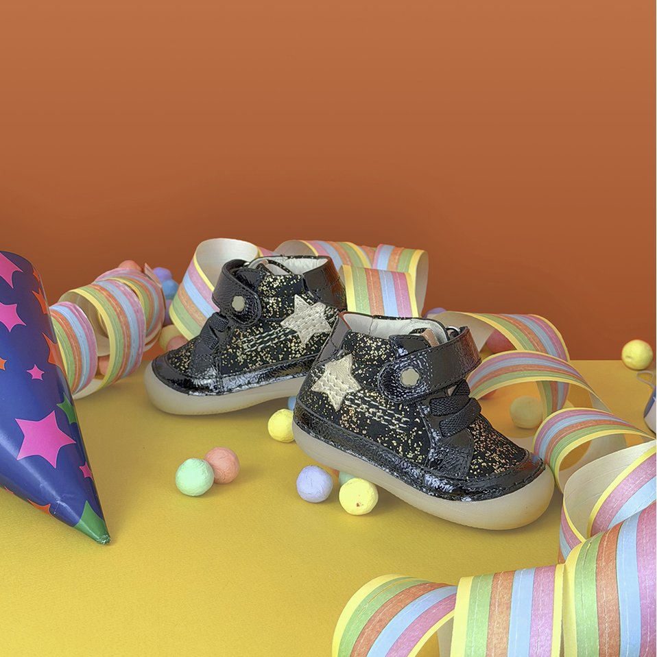 Kickers Sokistic Negro Dorado