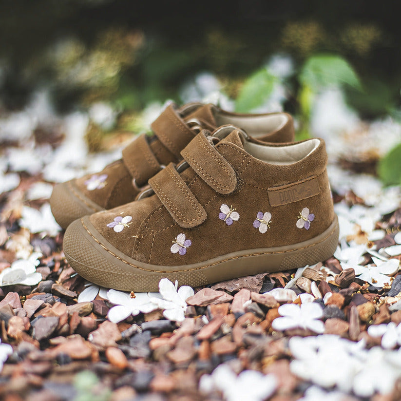 Naturino Barefoot Orec con velcros, ante marrón con mariposas