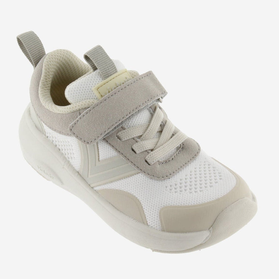 Victoria Barefoot Kai Blanco