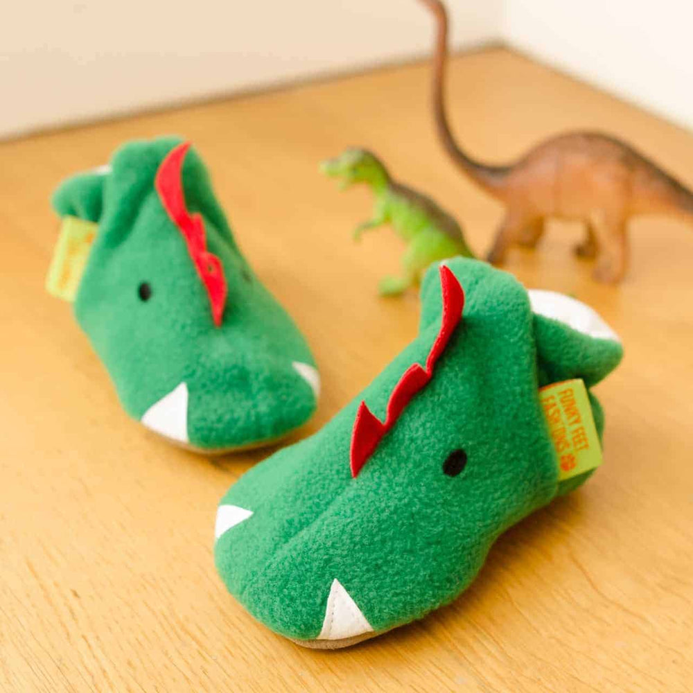 Dragón verde de pies funky
