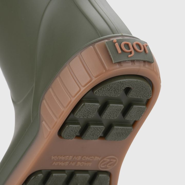 Igor Barefoot Pau Kaki