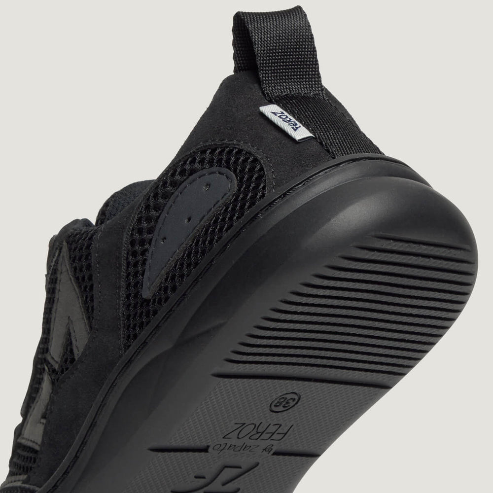 Zapato Feroz para adulto Tibi Freekers negro de serraje