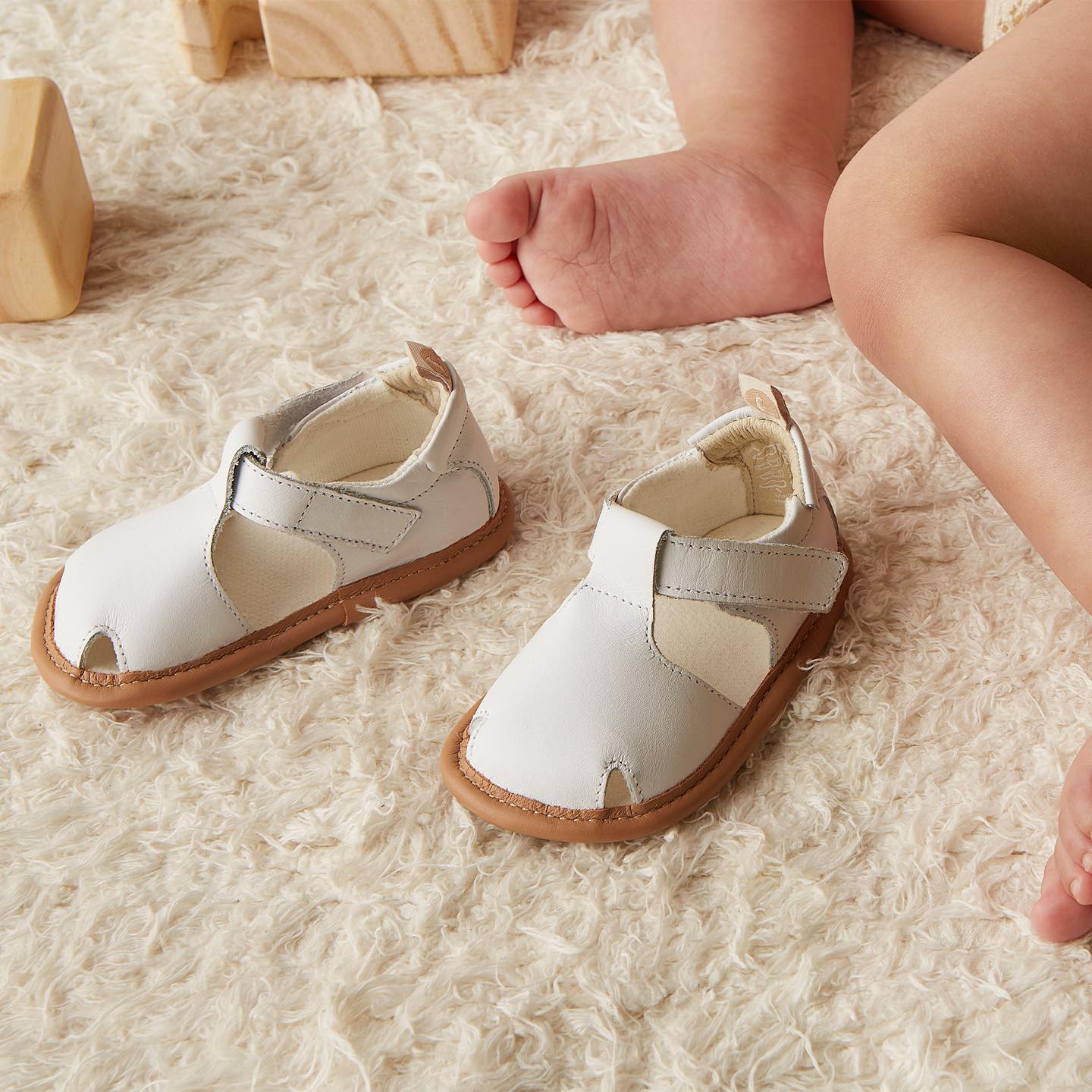 Sandales bébé enfant : c'est trop grand ?