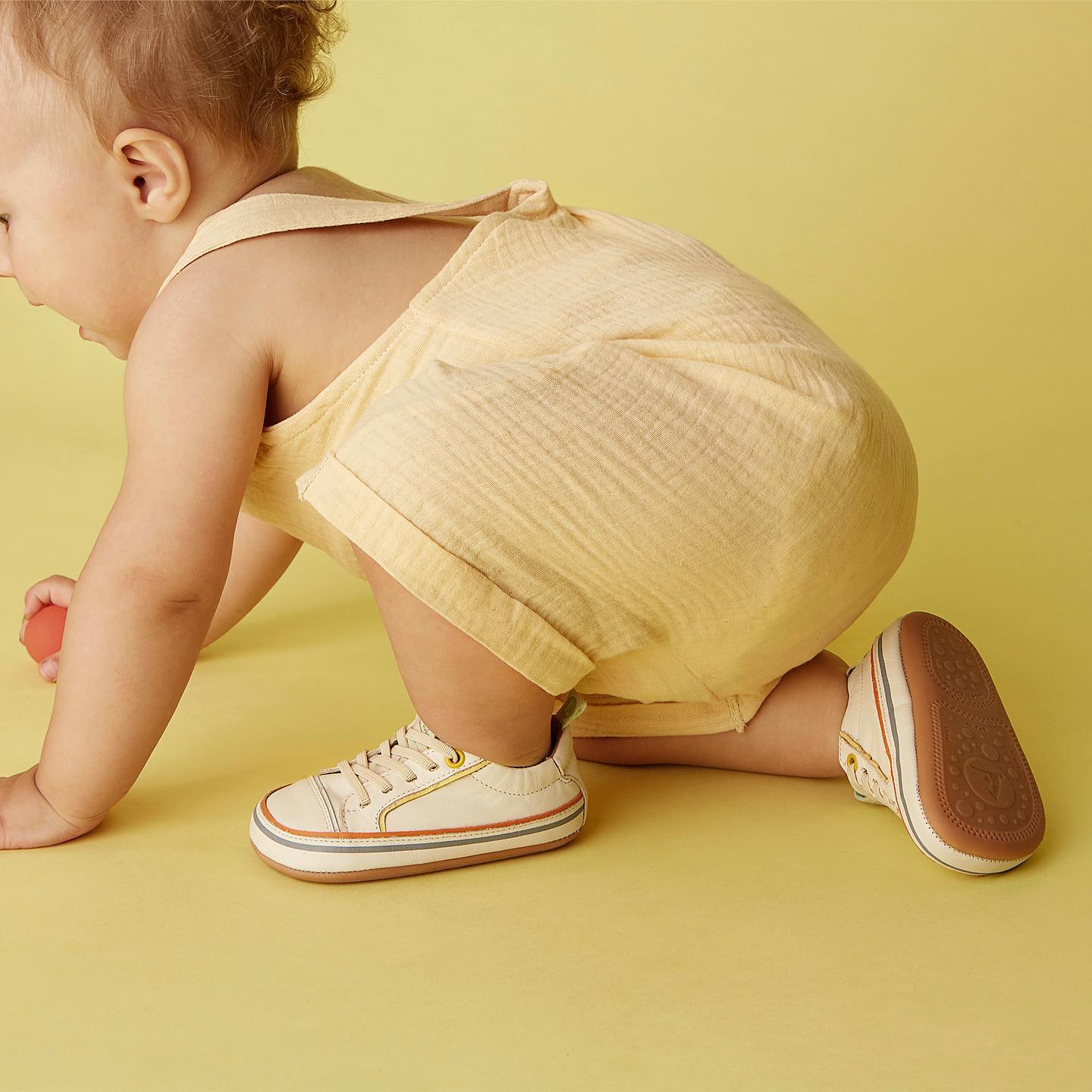 Chaussures bébé premiers pas : 4 critères indispensables
